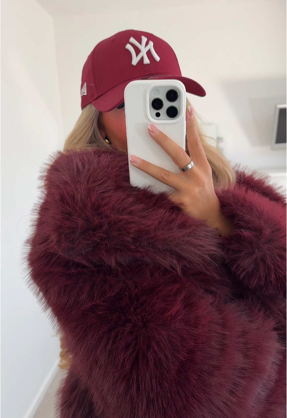 Obsessed with this colour🤭🍒 #burgundy #fauxfur #furcoat #TikTokShop #fashion #OOTD #newin #autumn #aw24 #awfashion #aw #viral #tryon #haul #trending #fyp 