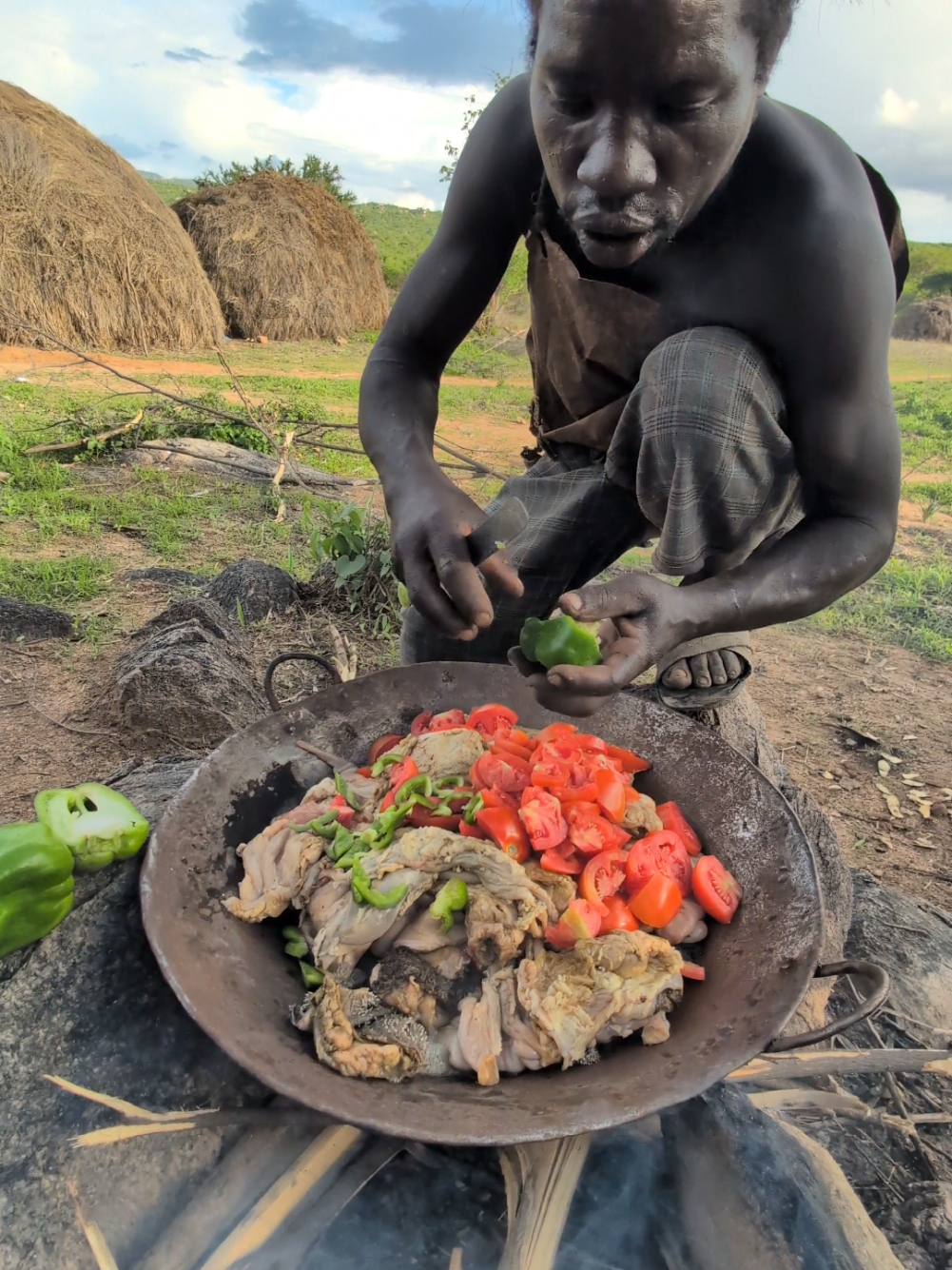 Wow That's incredible delicious food made by hadzabe tribe middle of nowhere😲😋‼️#villagelife #tiktok #USA #africatribes #hadzabetribe 