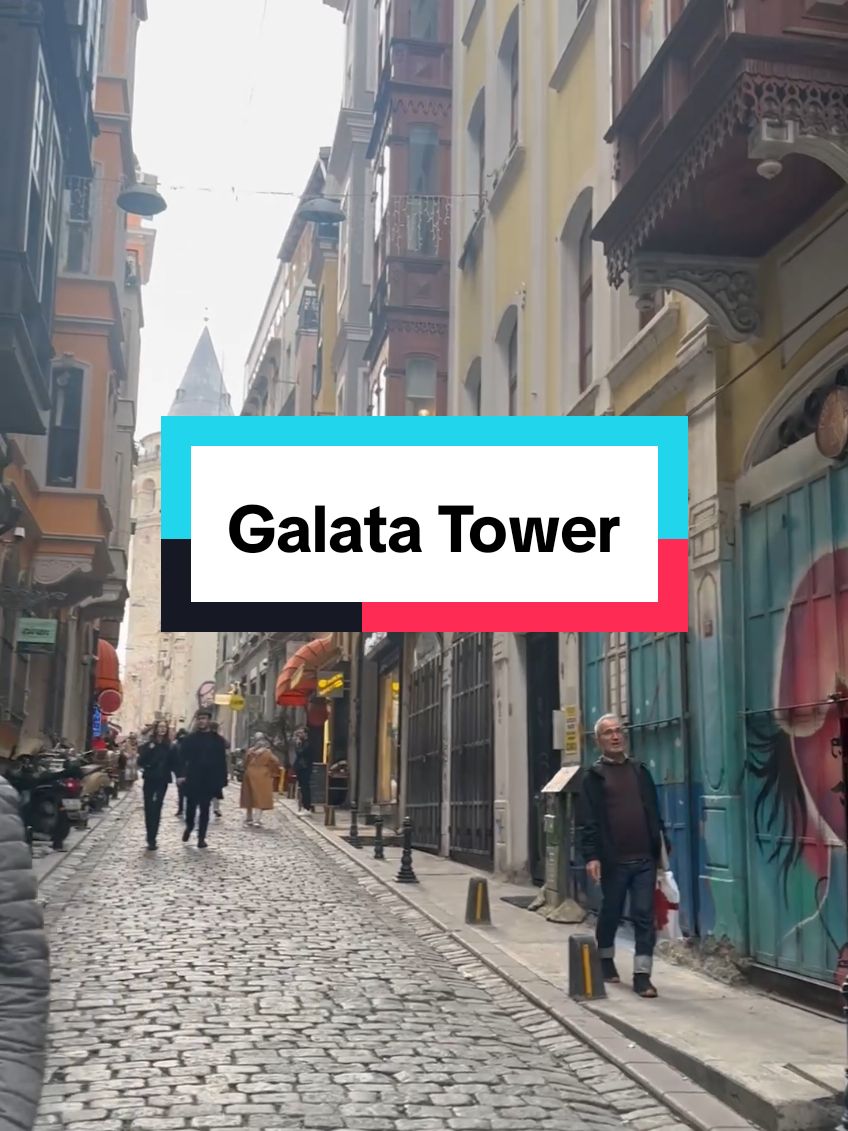 Let's go back to Istanbul: road towards the Galata Tower. #istanbul #galatatower #visitistanbul #galata #karaköy #travelling #trip #travel #viaggiare #viaggio 