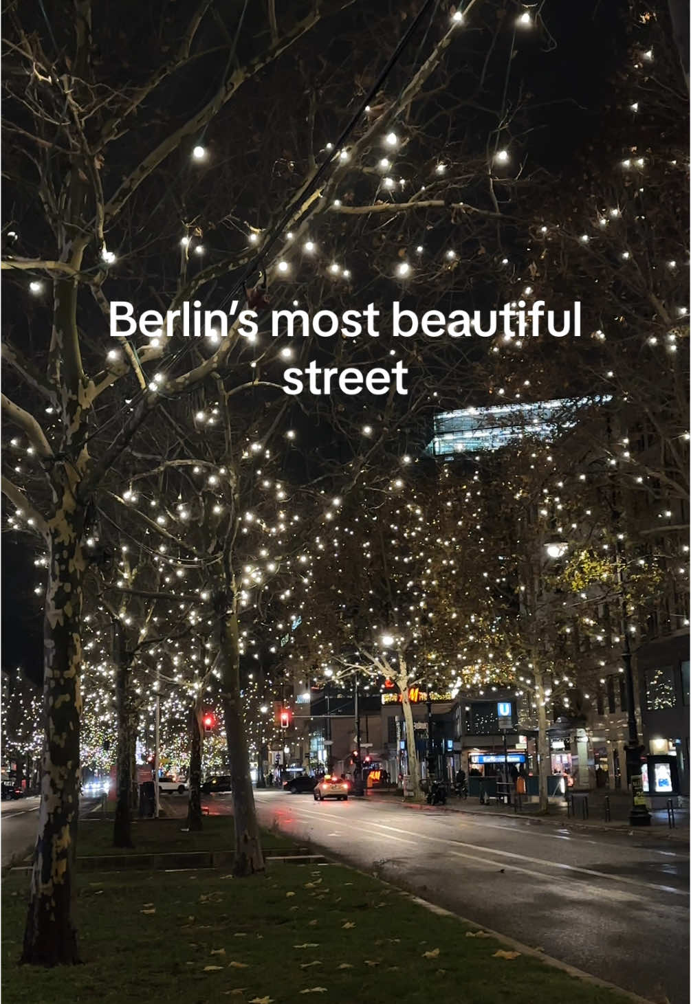 Berlin‘s most magical street during Christmas?  It‘s got to be Ku’damm! ✨ Stroll under sparkling lights and take in the holiday vibes. Perfect way to get into the spirit 🎄 Don’t miss it before the season ends.  #berlin #berlinxperience #berlinevents #berliner #christmastime #weihnachtszeit #kudamm 