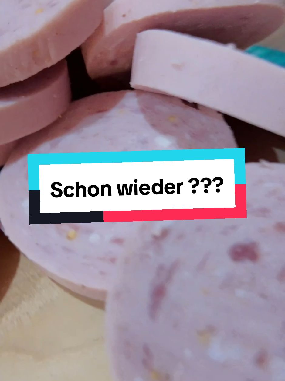 Ich rufe hiermit die Social Media Ost Polizei auf den Plan. Markiert mich gern in allen Rezeptvideos von denen ihr meint, sie seien Katastrophe. Habe ein großes Ventil und viel Luft die ich raus lassen muss 😂😂. #simplerecipe #rezeptideen #dialekt #osten #einfachkochen #einfacherezepte #original #jagdwurst #nudeln #ddr #essen #kochen 