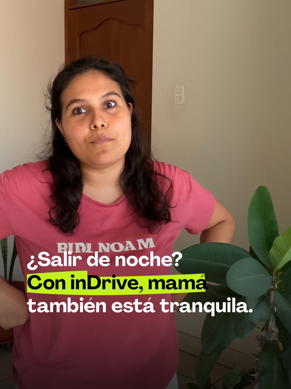 Cuando mamá pregunta, ¡tú tienes la respuesta! Con inDrive, eliges el precio y puedes compartir tu ubicación en tiempo real. 🌙💸  #ViajeSeguro #inDrivePerú #TranquilidadParaTodos 