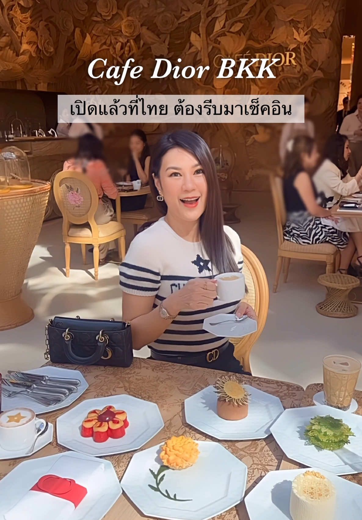 แลนด์มาร์คใหม่ของกรุงเทพ Cafe Dior BKK อยู่ด้านใน Dior Gold House ตรงเซ็นทรัลชิดลมค่ะ #localserviceชิงมง #cafedior #diorgoldhouse #tiktokพากิน #เมนูนานาชาติ #sweetpauline #diorcafe 