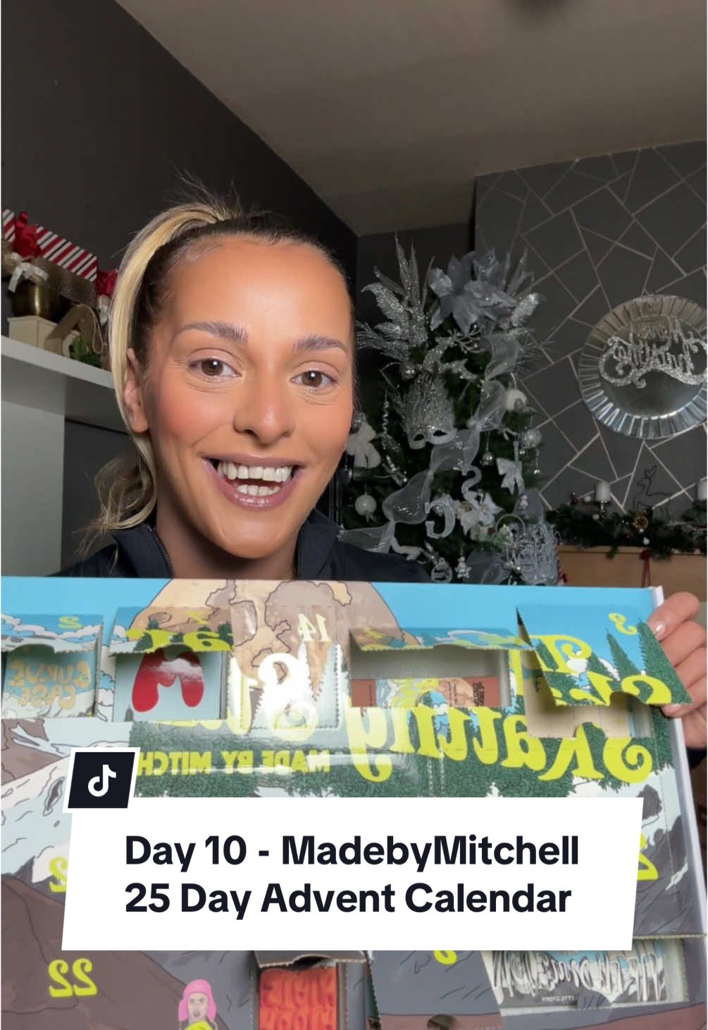 Full of surprises 🤩✨ @madebymitchell you’ve really outdone yourself with the advent calendar 😍👏🏼 #adventcalendar #christmascountdown #christmasadventcalender #madebymitchelladventcalender #adventcalendaropening #beautyadventcalendar 