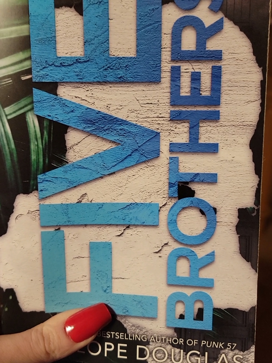 👀👀 Thoughts on this book? Just starting #rhysand #xadenriorson #kaiazer #acotar #cassian #Phantasma #blackwell #quicksilver #fourthwing #ironflame #onyxstorm #powerless #fivebrothers #penelopedouglas 