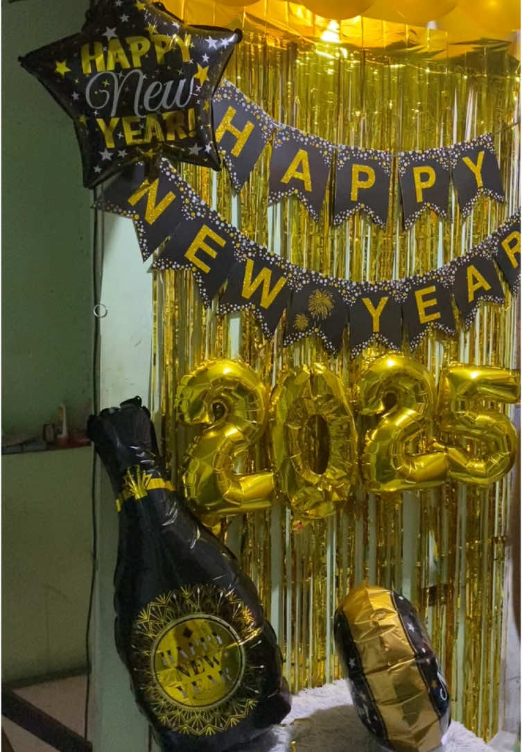 Ang ganda magpicture kapag ganito ang set-up mo. #happynewyearbanner2025 #happynewyeardecoration #newyeardecor #fyp