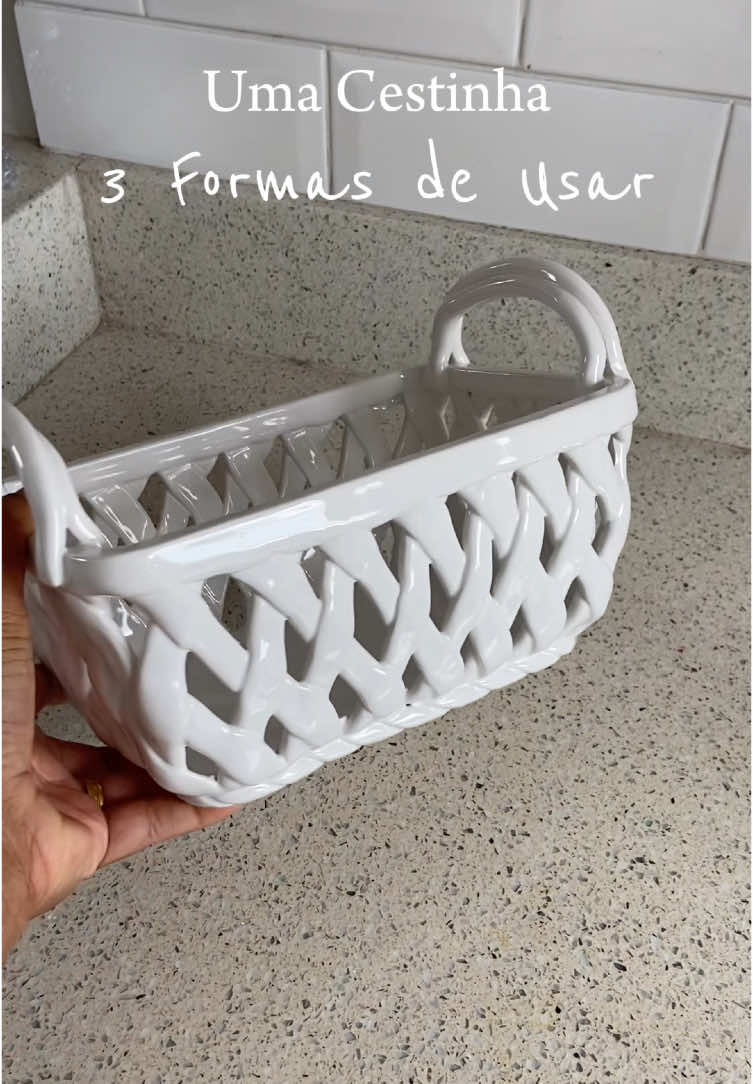 • Uma cestinha: 3 formas de usar  #decor #decoration #decoracao #basket #spicerack #homedecor #kitchendecor #decorideas #cesta #portatempero #cozinha #cozinhadecorada #fruteira #fruitbowl #fruitbasket #kitchen #aesthetic #farmhousedecor #farmhousestyle #cozykitchen #cozy #homesweethome 