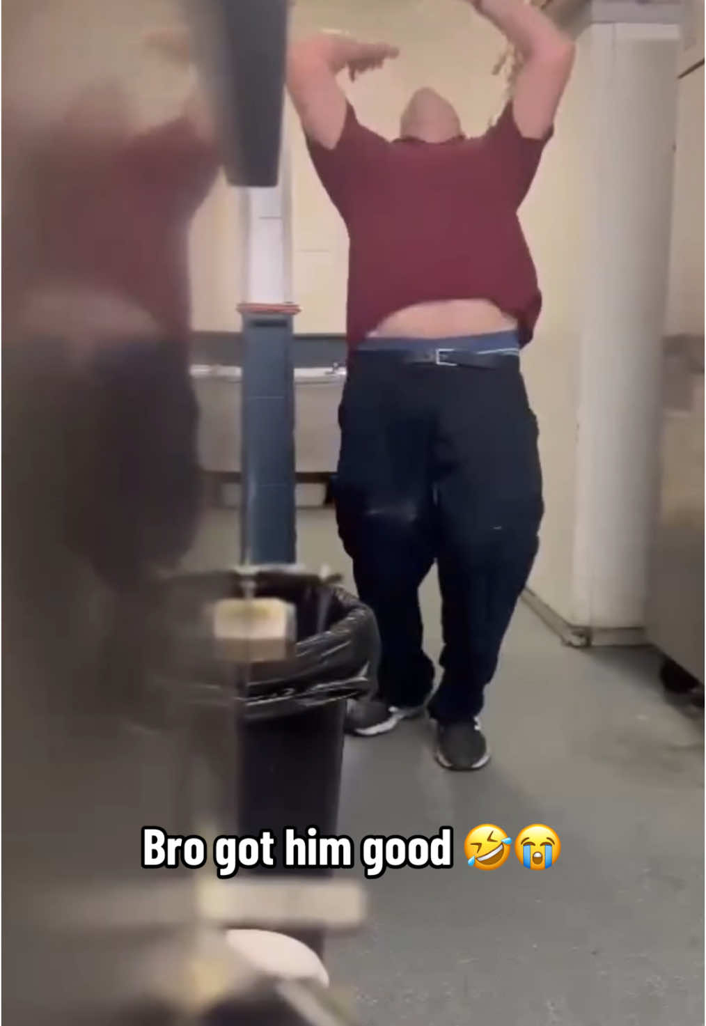 He was mad he walked into that one 🤣🤣 (hoodkingsuk/IG) #prank #coworker #gottem #OhNo 