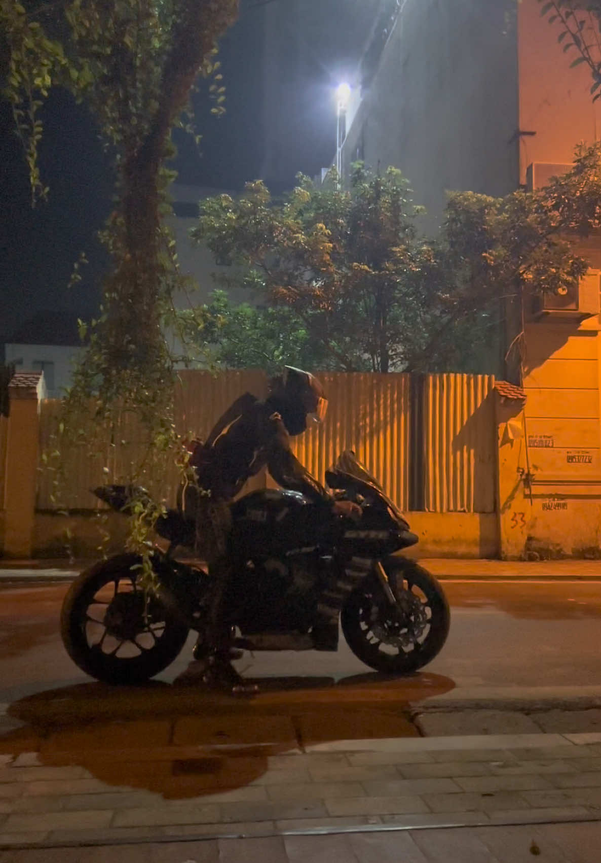 Lần đầu mặc giáp kiểu ... 😩 #moto #trending #xuhuong #thinhhanh #motorcycle #r1 #nightride #biker 