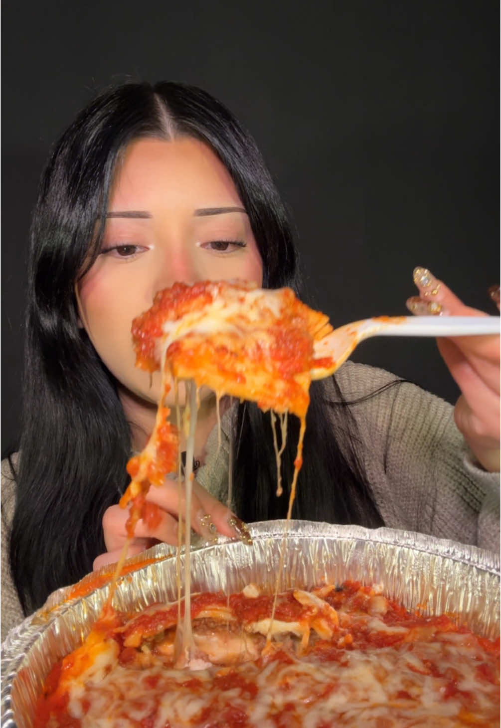 Trying New York Pizza and Pasta in Las Vegas! (I got the name wrong in the video) the pizza was so good I definitely need to try it fresh. The rolls were also fluffy and buttery 🥰 #tastetest #Foodie #foodreview #lasvegas #vegas #pizza #pasta #lasagna 