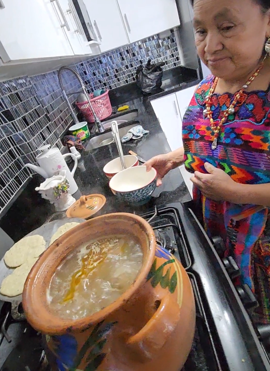 bendecidos con mi madre a comer caldo de res #@Rafael Pacheco 🐥⚔️