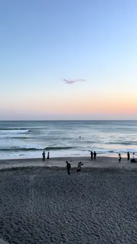 Witnessed pure magic at Inamuragasaki Beach 🌅✨ The stunning view of Mount Fuji rising over the sea, with the sun setting gracefully beside it, was absolutely unforgettable. We walked here from Kamakura Station, but you can get off at Inamuragasaki Station for a shorter trip. Nature’s masterpiece at its finest! 🗻🌞🌊 #Inamuragasaki #MountFuji #SunsetViews” #kamakura 