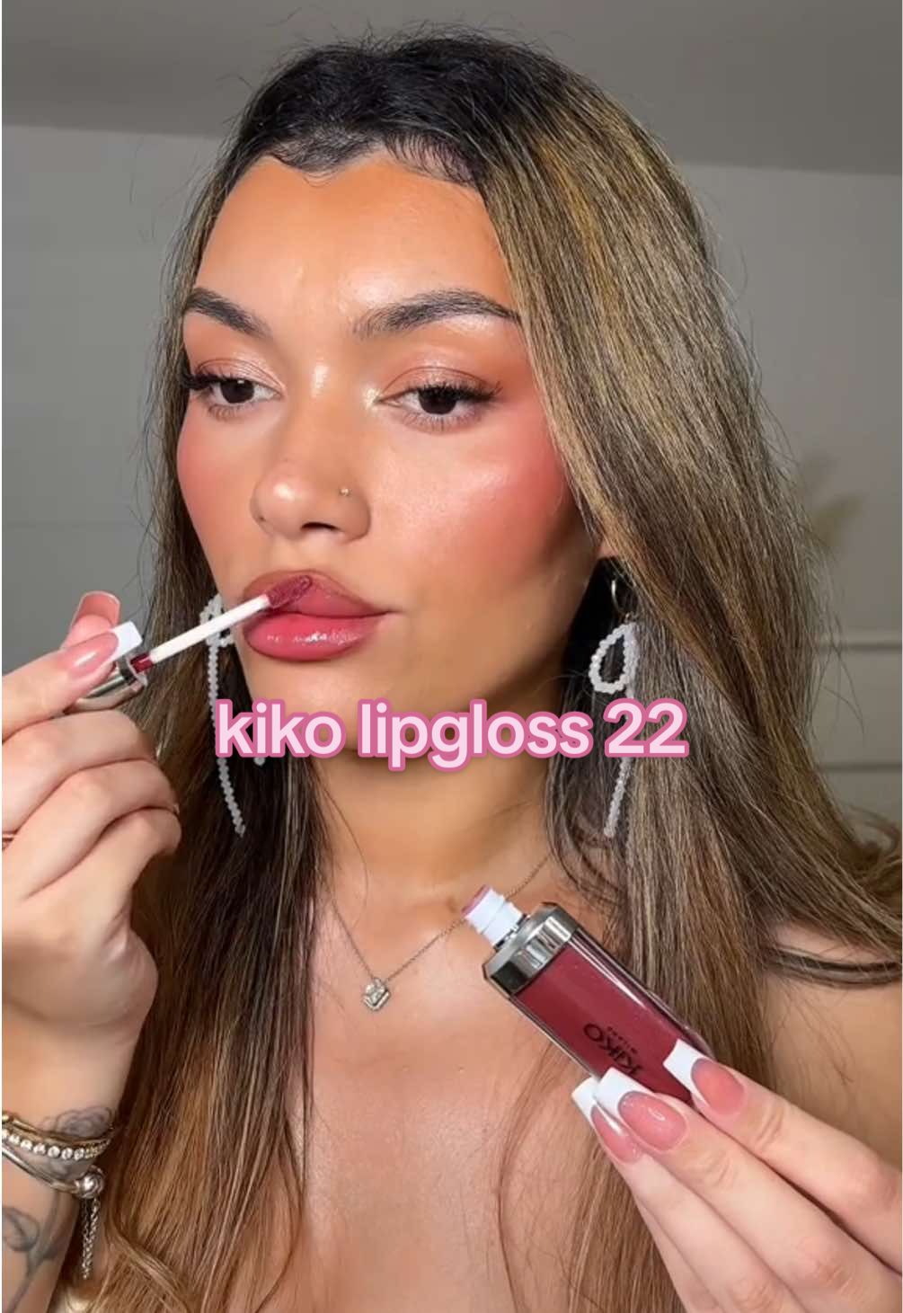 @KIKO Milano the burgandy lip gloss of my dreams ❤️ kiko lipgloss shade 22 #kikomilano #kikolipgloss #glossylips #gloss  #makeupswatch #kiko #lipglossswatch #lipswatch #makeupswatches #swatchvideo #makeuptok #3dhydralipgloss #viralmakeup 