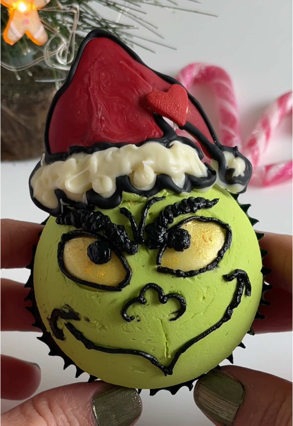 That feeling when knee surgery is tomorrow 💚♥️ Grinch Cupcake  #grinch #cupcakes #buttercream #holidaybaking 