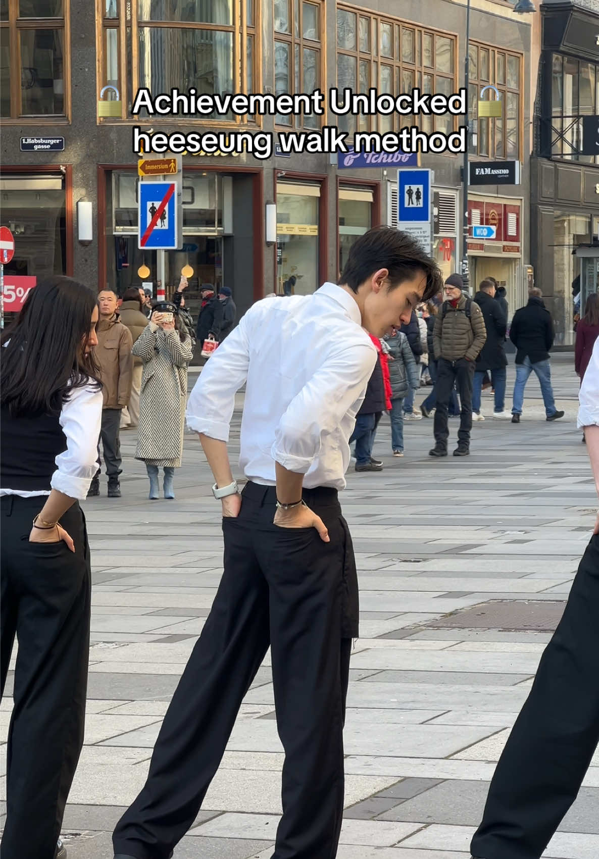 not me getting possessed by heeseung for this cover #enhypen #nodoubt #kpopdancecover #kpopinpublic #unlxmited #heeseung #walk #엔하이픈 #dancecrew #희승 #vienna 