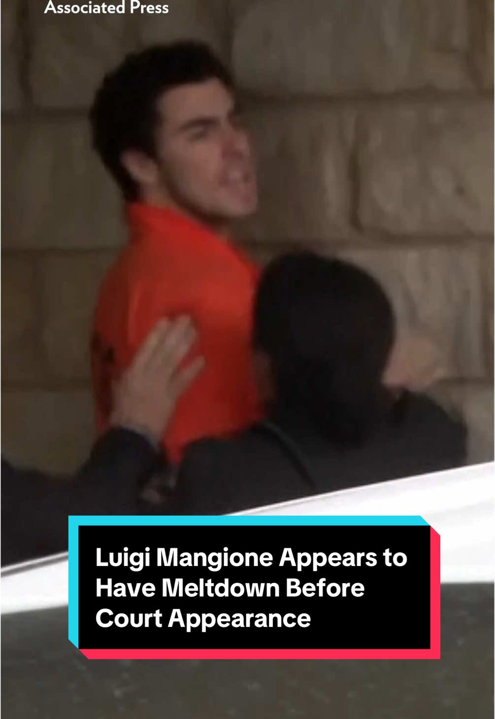 #LuigiMangione was seen shouting about “insulting the intelligence of the American people” outside of court in Pennsylvania. Read more at the link in our bio. 