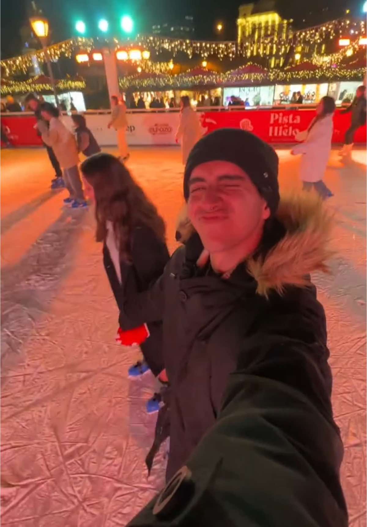 nothing like going ice skating with your friends on christmas ☆ #fyp #christmas #madrid #IceSkating 