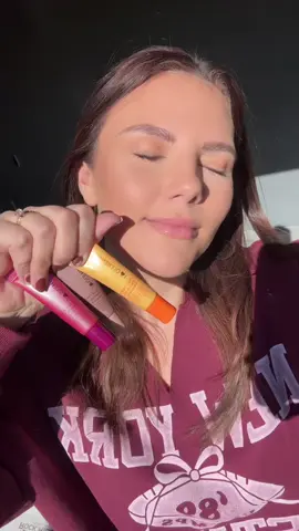 The new glimmer shades are soooo good ✨🫶🏼 @Olehenriksen #olehenriksen #lippeptide#lipbalm#lipgloss#liptreatment #shimmer#holidayhaul 