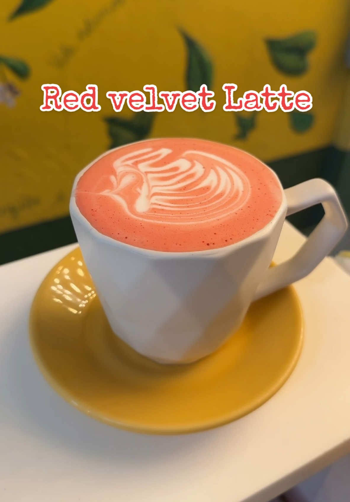 Ven a probar nuestro delicioso Red Velvet Latte!!!! ♥️🐝 #fyppppppppppppppppppppppp #cdmx #foodietiktok #laroma #romanorte #cafe #cafeteria #mexico #desert #delicious #pastries #comfortfood  #munchies #navidad #navidadentiktok #christmas #merrychristmas #fyp #foryoupage #tresabejas #tresabejascafe #cafeteriatresabejas #redvelvet #latte #cafe #coffee #coffeetiktok