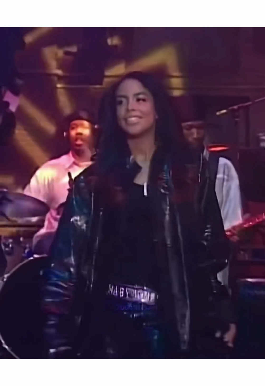 That entrance. 😍✨ #tryagain #aaliyah #icon #walkin 