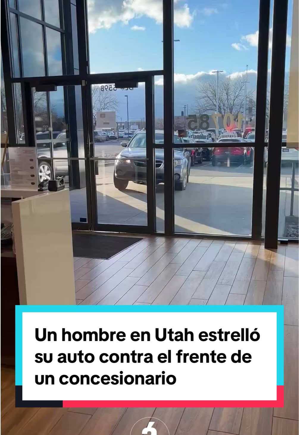 🇺🇸Un hombre en Utah estrelló su auto contra el frente de un concesionario Mazda en Sandy, horas después de haberlo comprado.  El incidente ocurrió cuando el concesionario se negó a aceptar la devolución del vehículo, argumentando que fue vendido “tal cual”. El hombre fue arrestado y enfrenta cargos por vandalismo y conducta temeraria. Mas información en ambito.com 