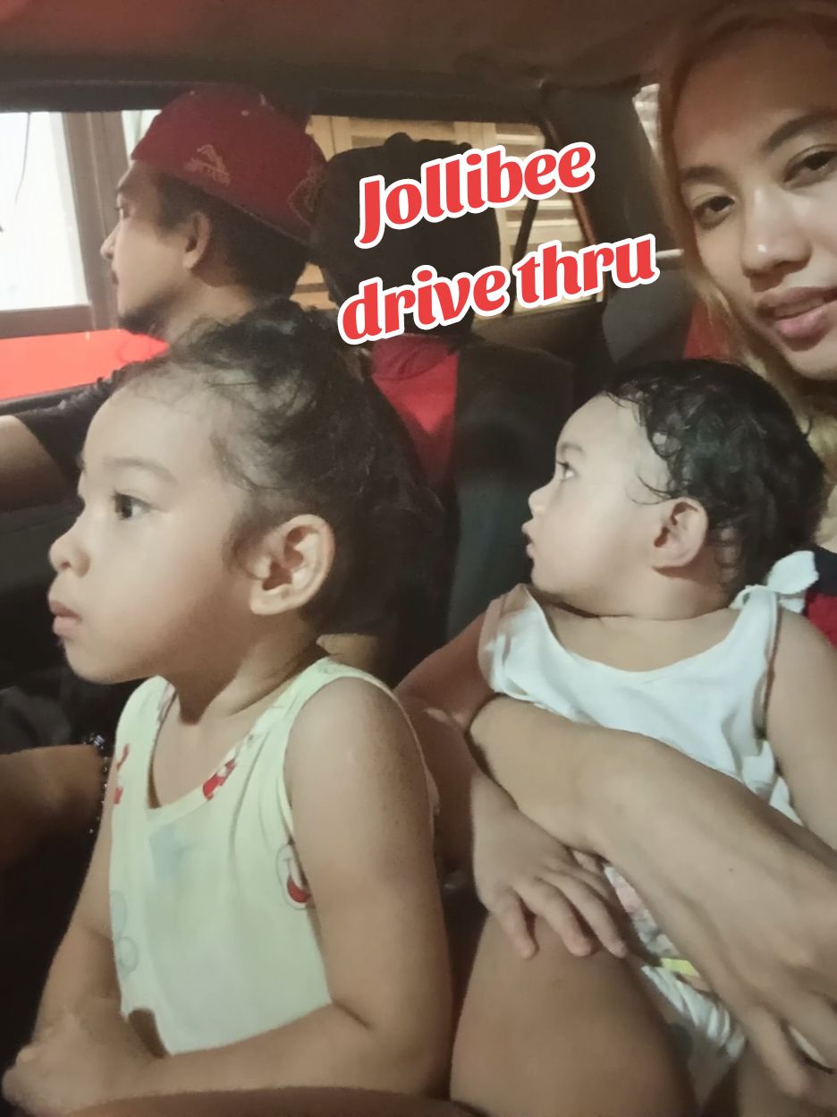 drive thru 😁 Jollibee as ll time fav Ng mga chikiting🫶🏻🫰🏻