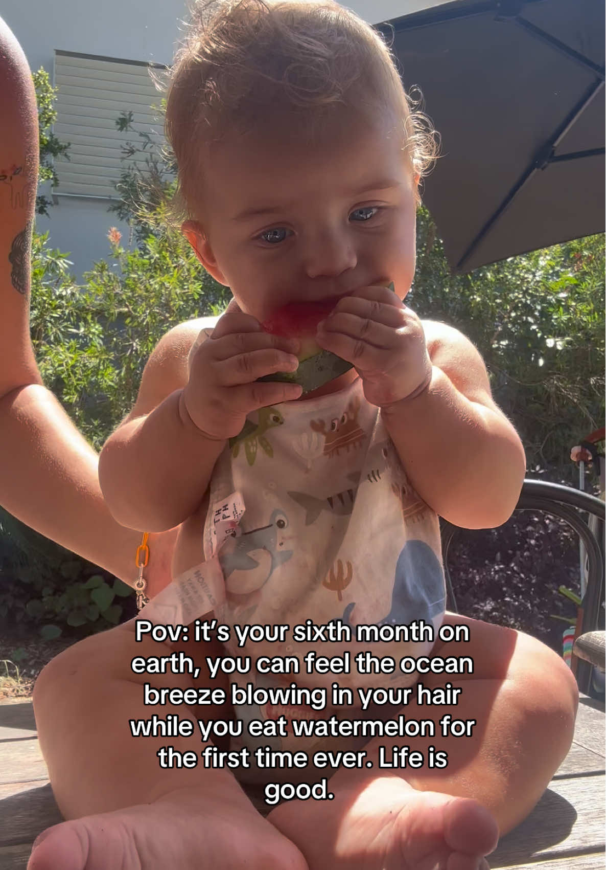 Hes such a beach baby 🥹🤍 loves his fruit so much already 🍒🍓 #babyfever #cutebaby #babyfood #pov #trending #firsttimemom #mumlife 