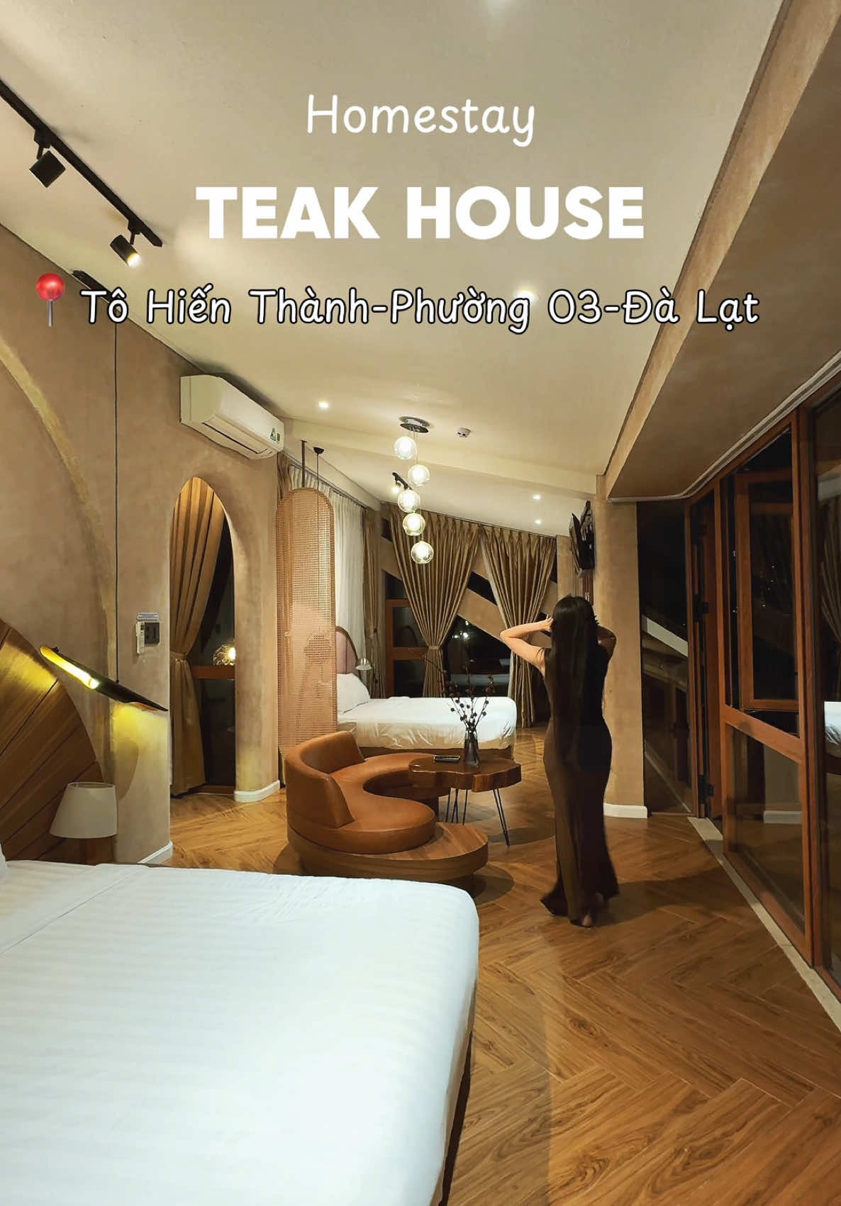 Căn phòng 2 giường tại Homestay TeakHouse  Phòng 2 giường tại TeakHouse mang đến không gian ấm cúng, thoải mái, lý tưởng cho nhóm bạn hoặc gia đình. Với thiết kế tinh tế, sạch sẽ và đầy đủ tiện nghi, đây sẽ là lựa chọn tuyệt vời cho kỳ nghỉ của bạn tại Đà Lạt. Vị trí thuận tiện, gần các điểm tham quan nổi tiếng của thành phố. #teakhousedalat #homestaydepdalat #dalat #homestaydalat 