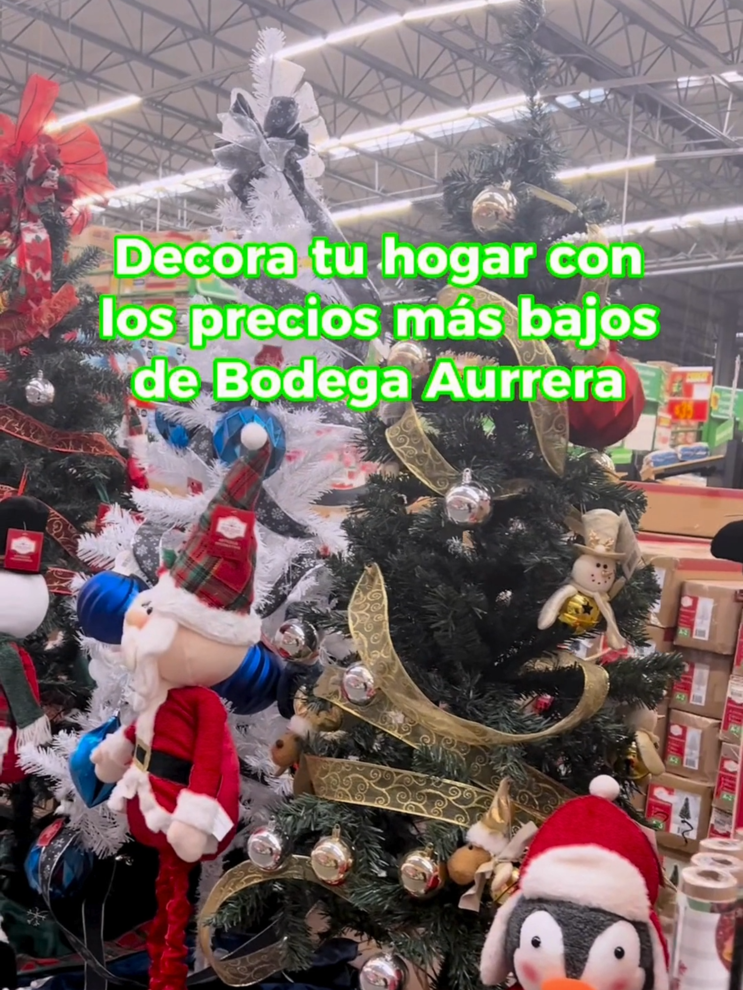 Ven por los adornos para tener la casa más navideña y ahorra una lanita. ¡Encuentra desde esferas hasta luces! ¡Te esperamos! 🎄