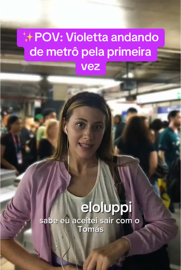 Após brigar com o papai, Violetta foge de casa pra se encontrar com Tomás no metrô kkkk #humor #comedia #violetta    (Violetta)