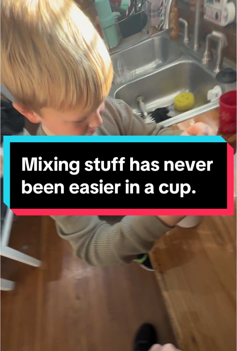 Making hot chocolate has never been easier—or more fun! Watch as my 8-year-old discovers the magic of this self-stirring cup. With just a small magnet pill and the push of a button, it stirs all by itself! Plus, it comes with a lid so you can take it on the go. If my kid can do it, so can you! Click the link to check it out. Cheers! #HotChocolateMadeEasy #SelfStirringCup #KitchenGadgets #WinterEssentials