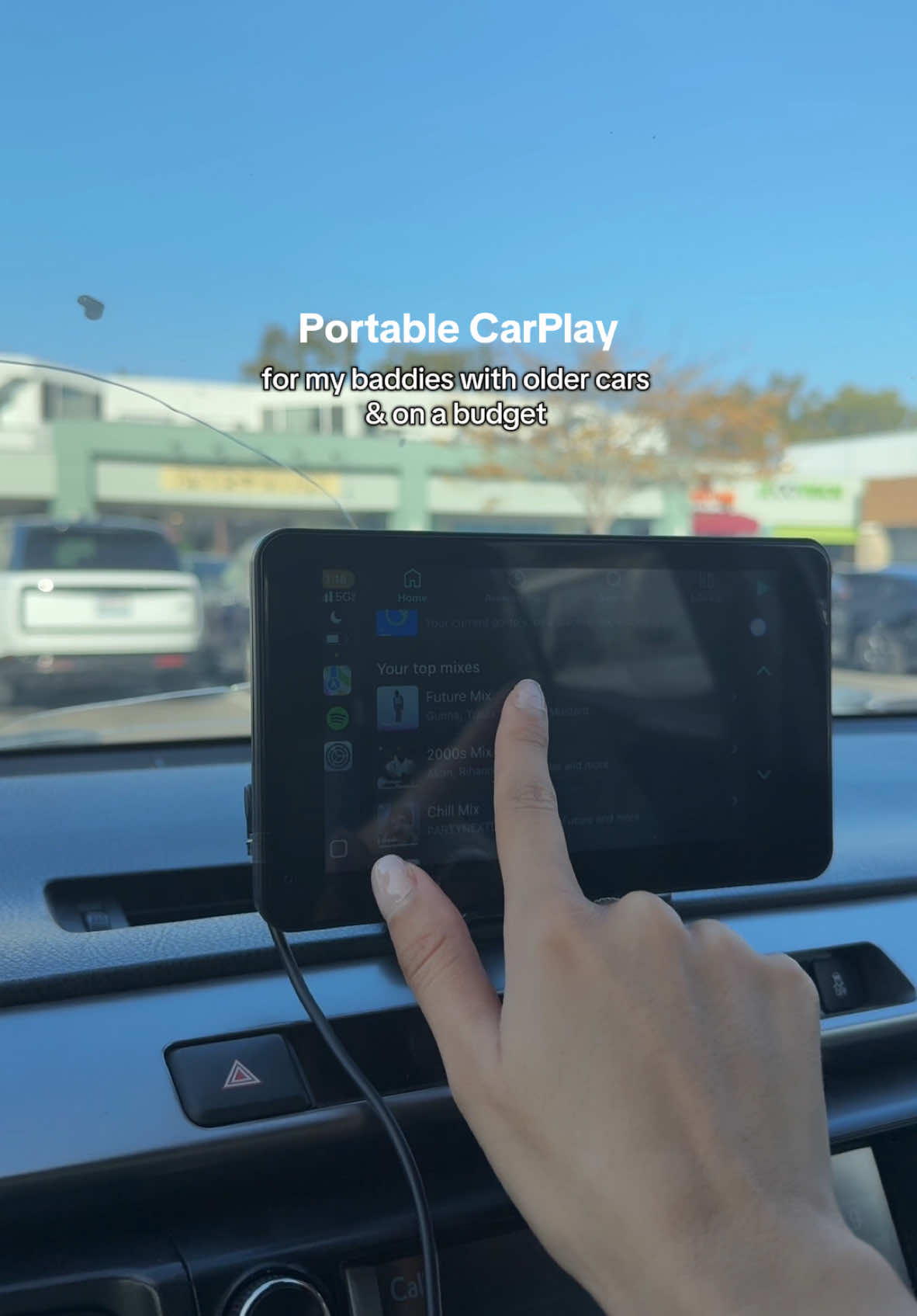 Wireless Portable CarPlay for baddies with older cars💖🩰🎀✨ #carplay #wirelesscarplay #cargadgets #carplayadapter #oldercars #caraccessories #carplaysystems #fypシ゚viral 