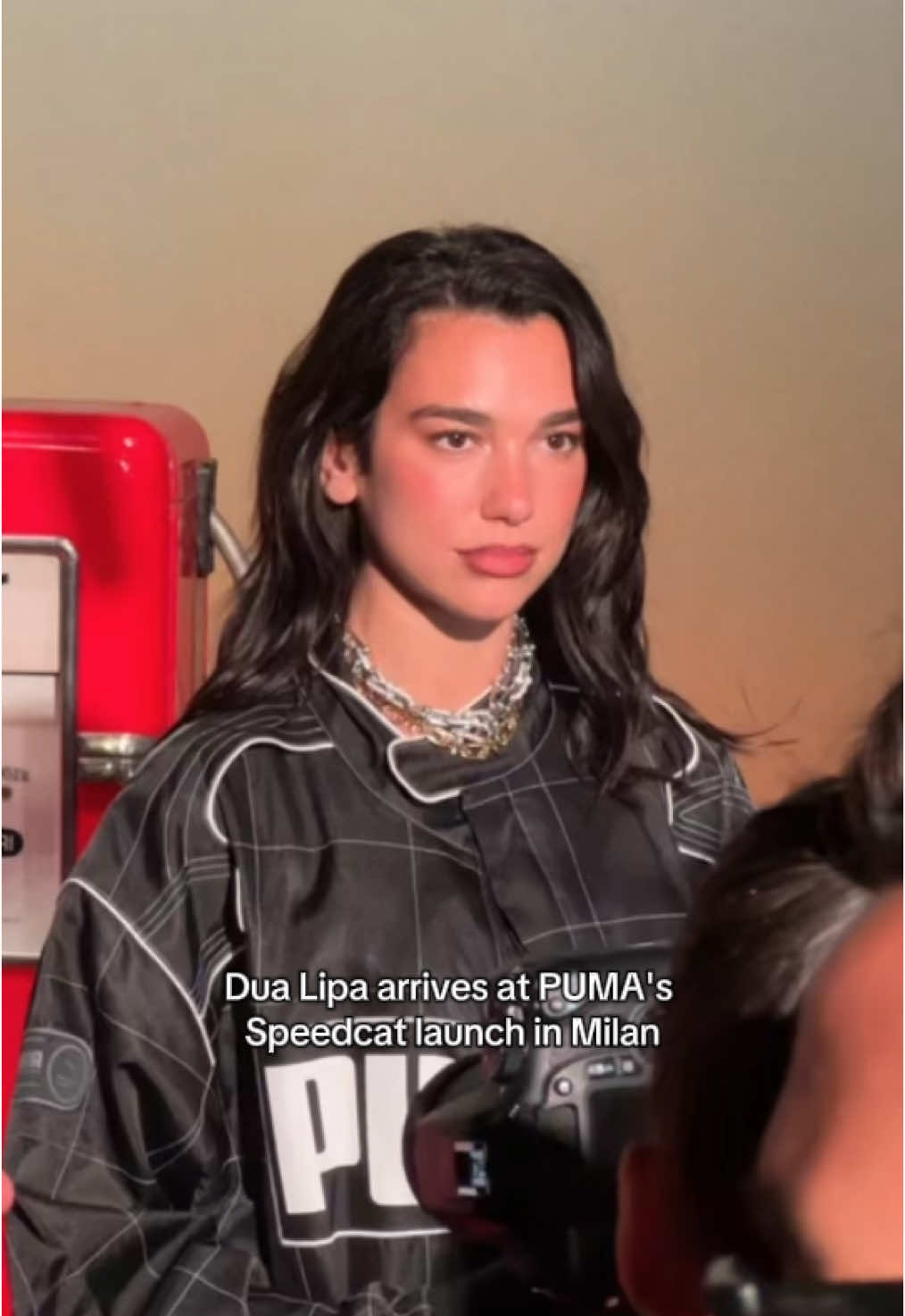 The reigning queen of PUMA Speedcats #DuaLipa arrives at the brand's launch event in Milan ❤️ Video: Hypebae #pumaspeedcat #milan #TikTokFashion 