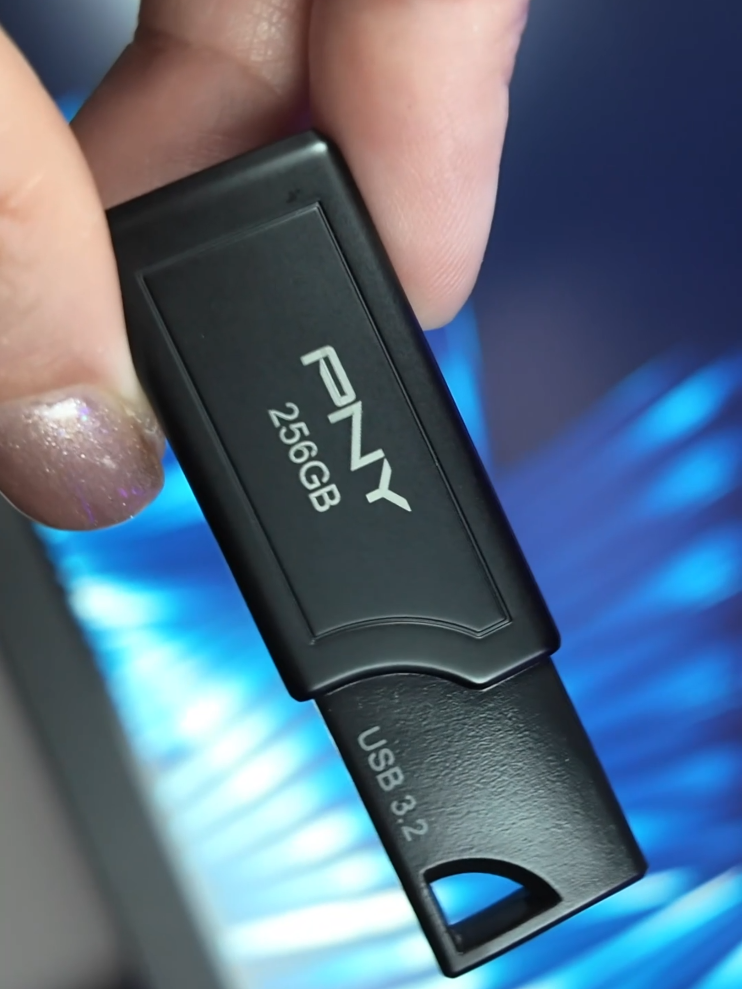 Ready, Set, Create! Meet the PNY PRO Elite V3 – the USB drive that’s as fast as your ideas! ⚡ With speeds up to 1000MB/s, it’s 265x faster than standard USB 2.0.