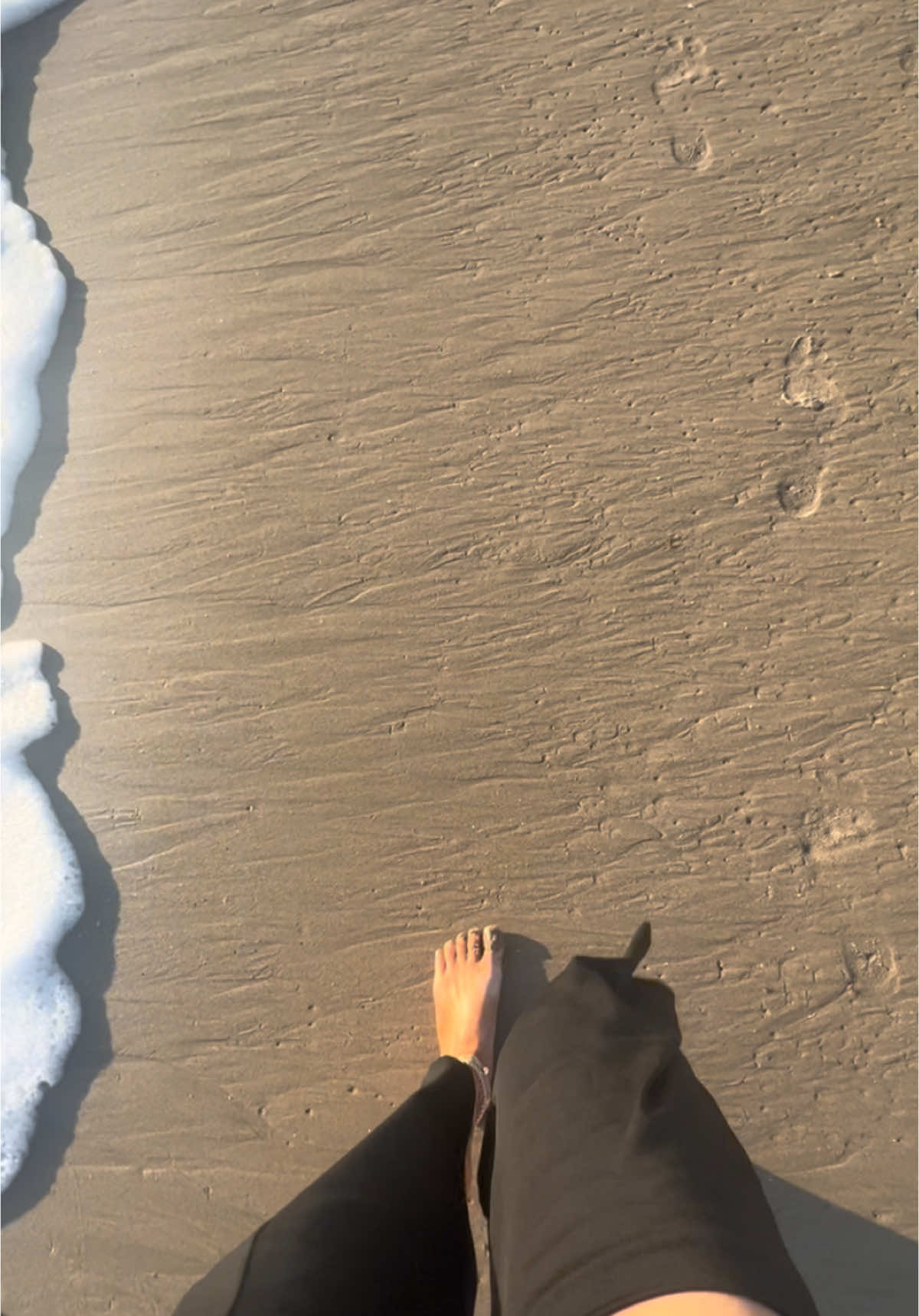 When you try to make an aesthetic video 🙄 #aesthetic #fail #beach #toesinthesand #california #wet #relateble #relateablecontent 