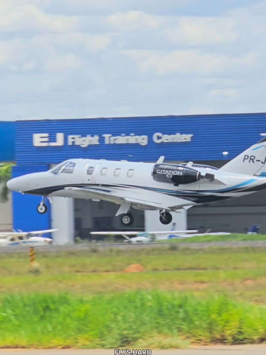 Pouso Cessna Cj1 serial 028, um dos primeiros dos milhares de Cjs do mundo ▪︎ Prefixo: PR-JNW 