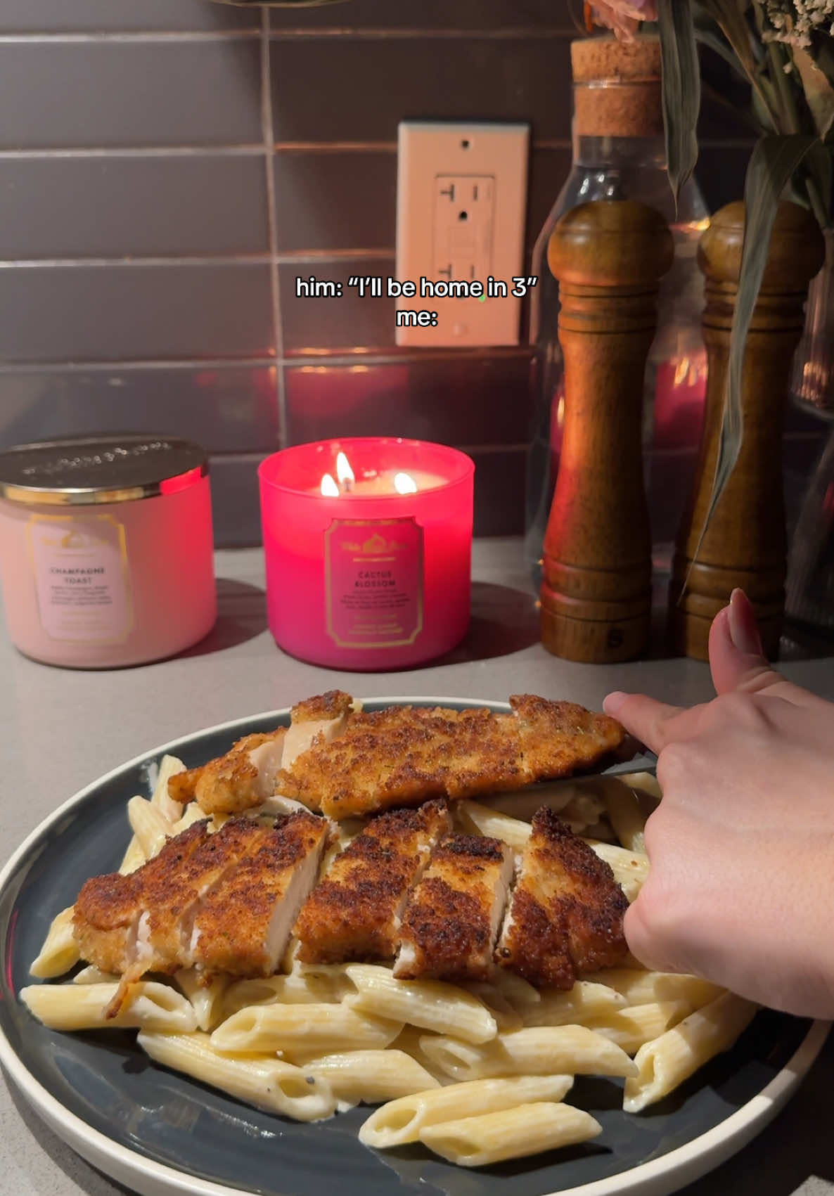 Another day, another quick dinner 😋 creamy garlic mushroom pasta with chicken schnitzel is such a elite combo. #cookingvideo #cookingvideos #creamypastandchicken #creamypastarecipe #creamypastarecipes #datenightideas #datenightathome #Homecoming #Lifestyle #beauty #torontocontentcreator #torontomicroinfleuncer#torontomicroinflue ncers #lifestyleblogger #torontolifestyleinfluencers 