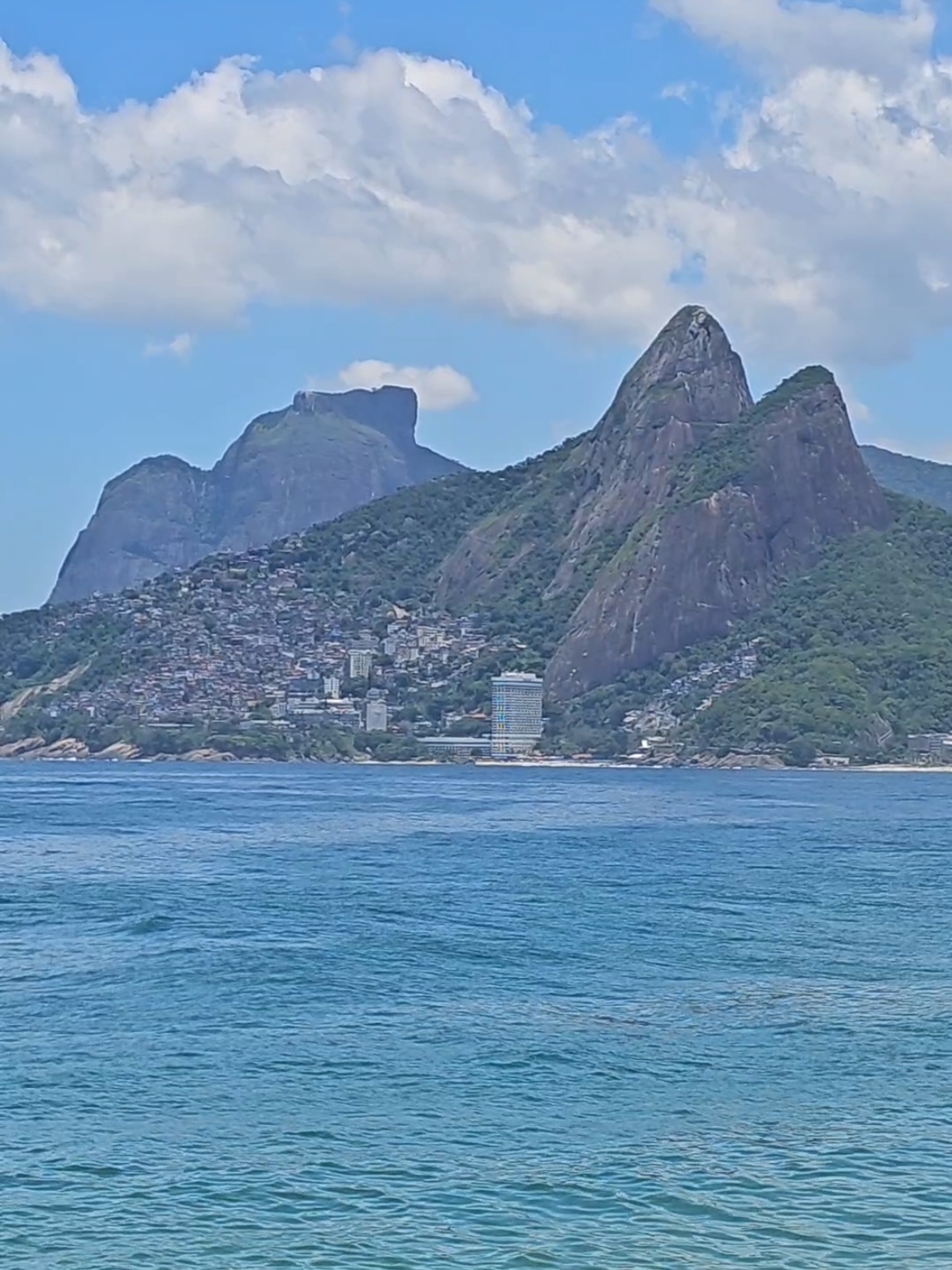 Praia do Arpoador #fy #fyp #fypviral #fypage #foryou #foryoupage #nostalgia #musica #musicaboa #anos70 #anos80 #anos90 #riodejaneiro #rj #rio #errejota #carioca #cidademaravilhosa #praiadeipanema #ipanema #brasil #ineedyou #welcomeback #bemvinda #muitoobrigado #tiktok #brazil #thebest #friend #world #felicidade #agora #happyday #daybyday #happybirthday #niver #argentina #paraguay #uruguay #colombia #chile #peru #bolivia #equador #venezuela #guianafrancesa #panama #costarica #honduras #haiti #mexico #canada #usa #miami #ny #nyc #paris #france #alemania #portugal #spain #sweden #italy #belgium #madagascar #africadosul #filipinas #taiwan #tailandia #singapura #singapore #hongkong #honolu #waikiki #indonesia #malaysia #maldives #china #japao #japan #tokyo #australia #slovakia #emiradosarabes #arabiasaudita #kuait #dubai #egito #qatar #brasil #brasilia #brazil #welcome #welcomeback #bemvinda #ineedyou #muitoobrigado #brasil🇧🇷 