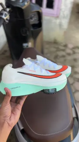 Yg pengen warna stabilo boleh bgt stok terbatas#fypviral #sepaturunning #menyala #sepatulari #sepatuolahraga 