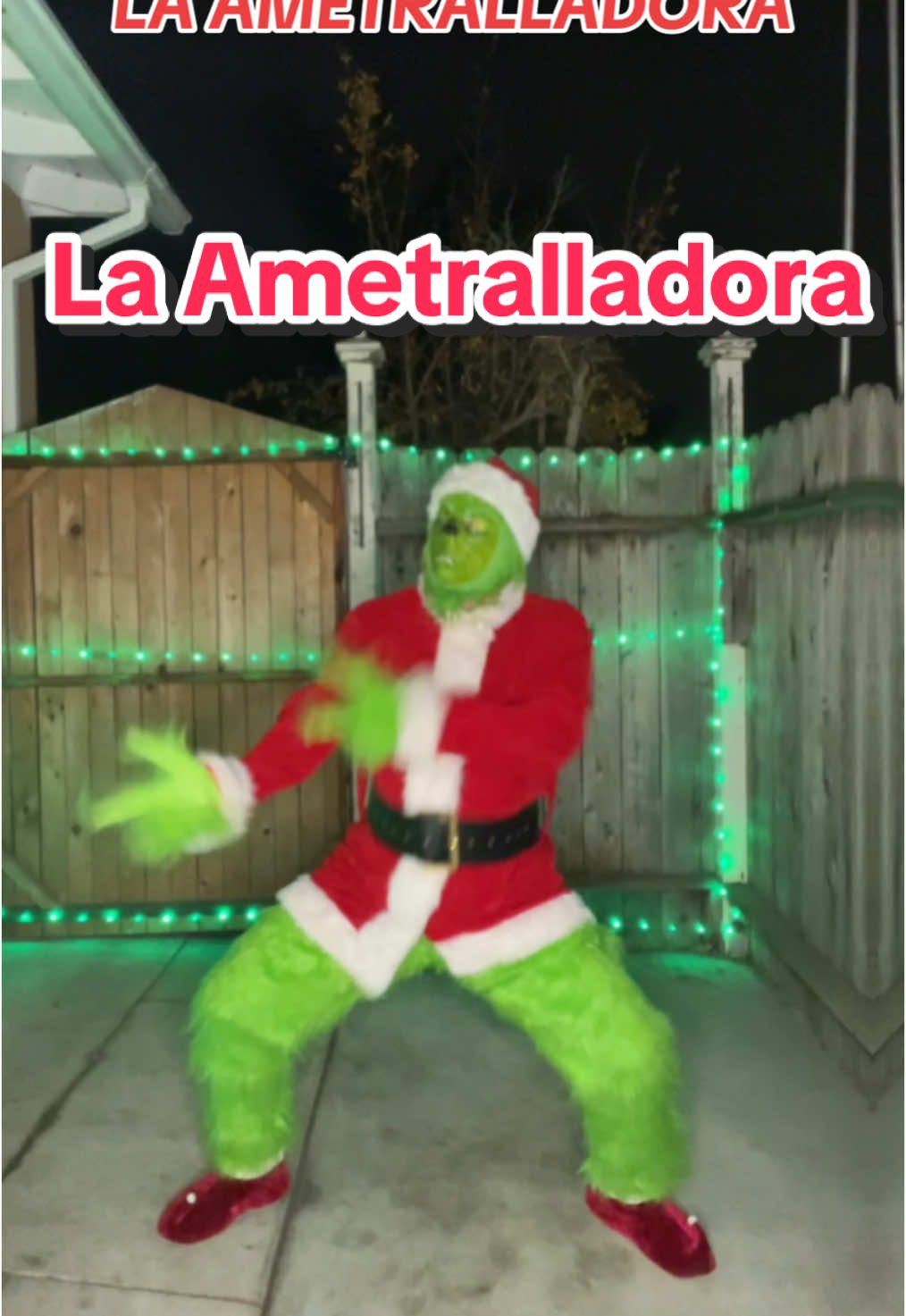 LA AMETRALLADORA 🎶💚❤️🎄 #elgrinch #dancer #musica #humor 