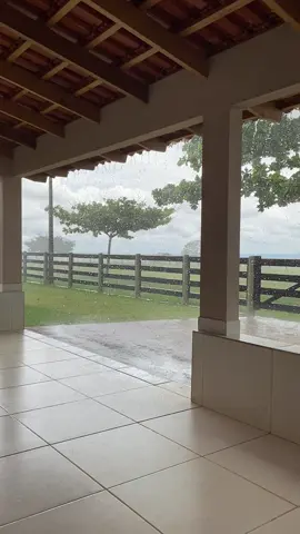 Chuva para refrescar🙏🏻🤠 #chuva #agua #fazenda #goviral #roça #roçaafazenda #chuvas #chuvadelikes #insta #tik_tok 