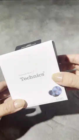 ตามมาดูกันเร็ว.. Unbox หูฟังไร้สาย Technics เปิดตัวสีใหม่ สุดเท่!  รุ่น EAH-AZ80E-A สี Midnight Blue สีน้ำเงินเข้มสุดคูล  ที่มาพร้อมกับคุณภาพเสียงระดับพรีเมียมเช่นเคย🎉 👉 รายละเอียดผลิตภัณฑ์ : https://bit.ly/4hOJQpf  ช้อปออนไลน์ได้แล้ววันนี้ ที่ออนไลน์สโตร์ “Panasonic Official Store” 📍Shopee: https://bit.ly/414wuiZ  📍Lazada: https://bit.ly/3Os8f6t  #Technics #TechnicsThailand #TechnicsEarbuds #TechnicsEarbuds #หูฟังไร้สาย #EAHAZ80