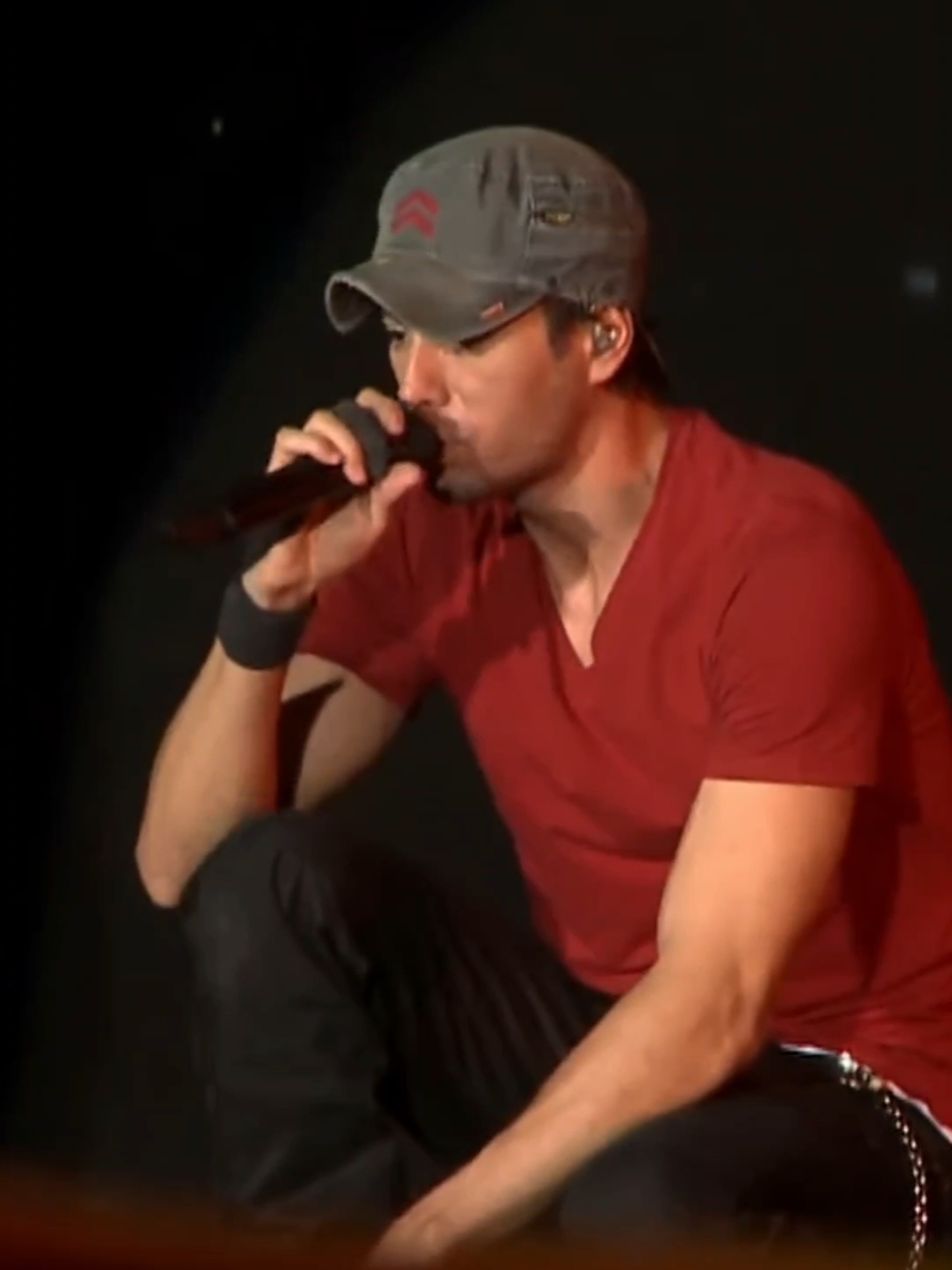 Enrique Iglesias - No Me Digas Que No . . . #enriqueiglesias #nomedigasqueno #concierto #lyricsvideo #letras #popmusic #lovestory #loveyou #parati #fyp #THERETURN 