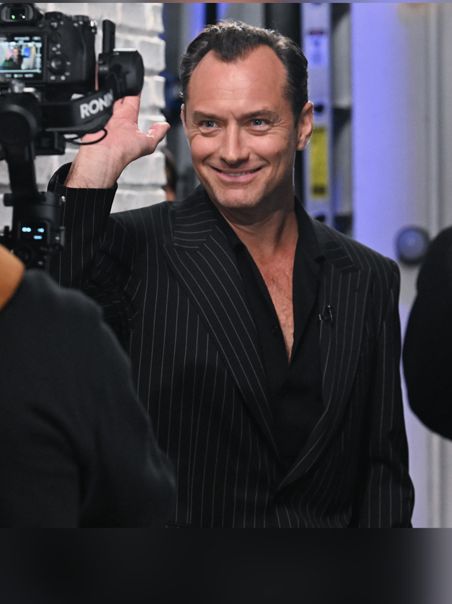 No bread? No problem. Jude Law can still make the best sandwich. #Colbert #JudeLaw #HBD