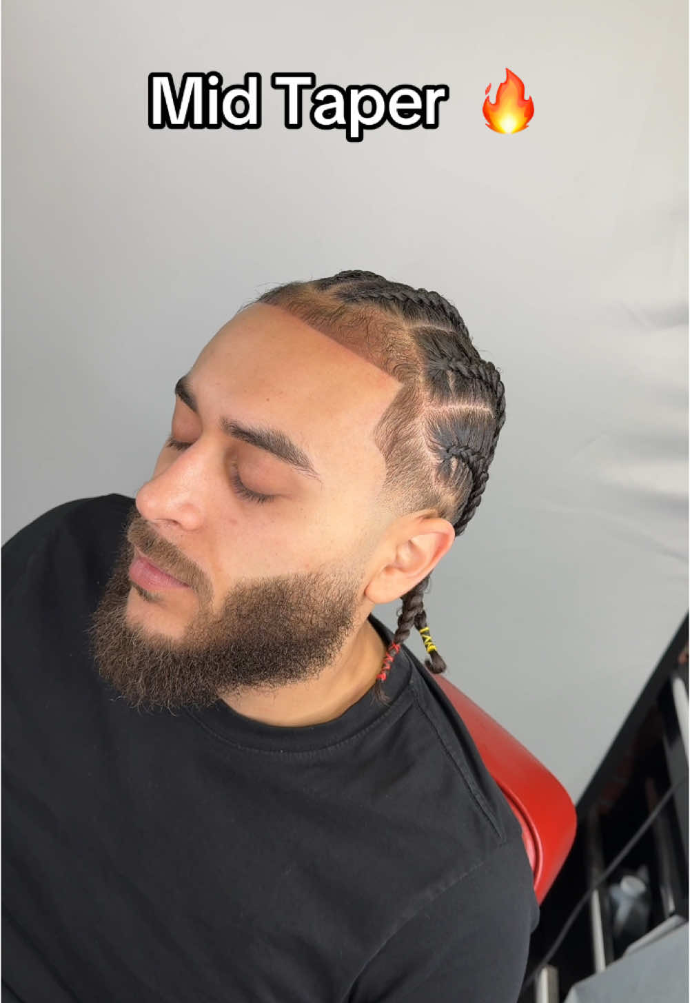 Step by Step: Mid taper 🔥 A mid taper is a perfect hairstyle for braids because it allows to keep a lot of darkness on the overall hairstyle 💯 #haircut #midtaper #midtaperfade #taperfade #anaheimbarber #orangecountybarber 