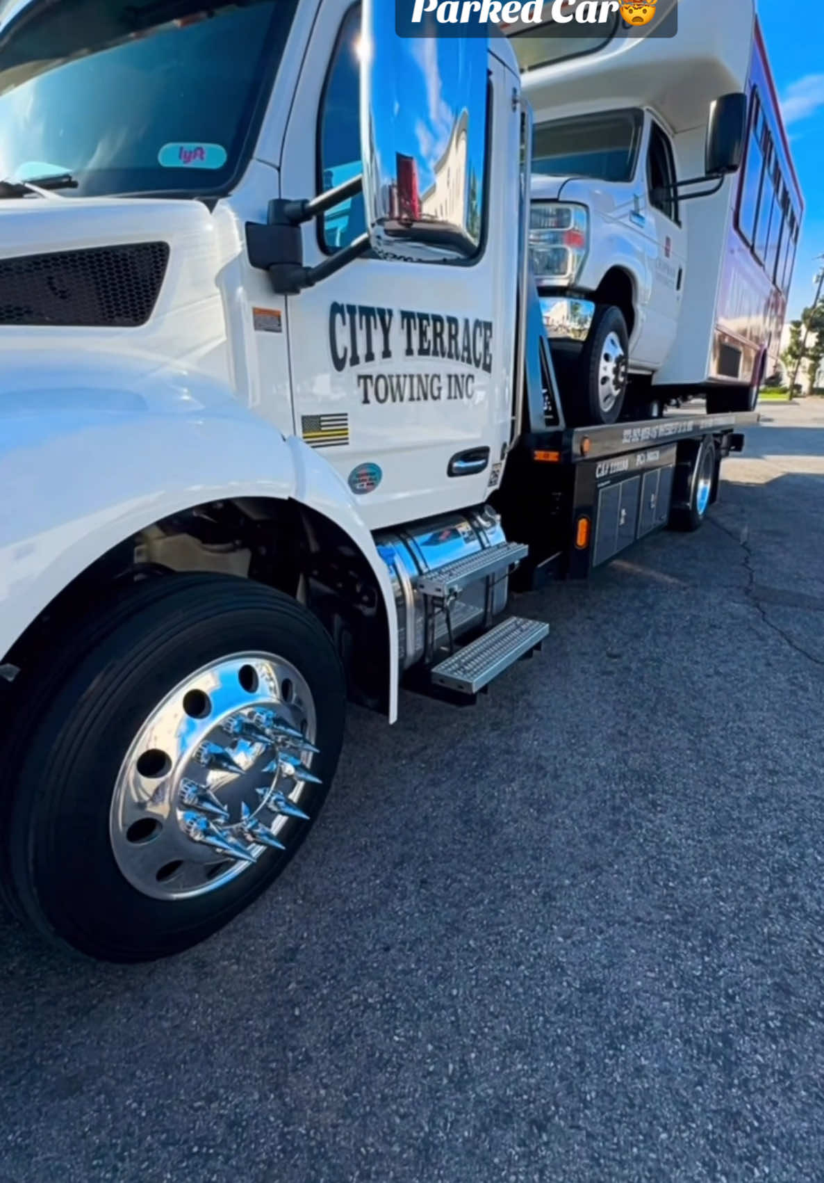 Picked Up This E450 Bus  In Anaheim And Almost Hit A Parked Car🤯⛓️⚠️🛑#insta360 #meme #fyp #fypシ #fyppppppppppppppppppppppp #fypchallenge #vibes #towlife #towcomedy #onejob #work #bluecollar #towtruckstories #cityterracetowing #towmater #neverridesucio #peterbilt #flatbed #towtruckdriver #school #bus #busdriver #orangecounty #orange #parked #OhNo #woops 