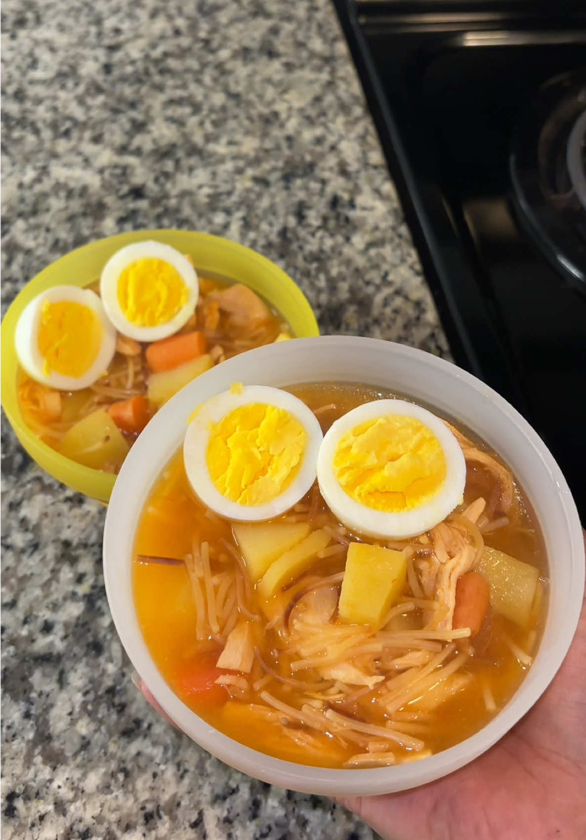 Sopita de fideo with veggies & chicken😋  #boiledegg #sopita #sopitadefideo #DinnerIdeas #cooking #cookwithme 