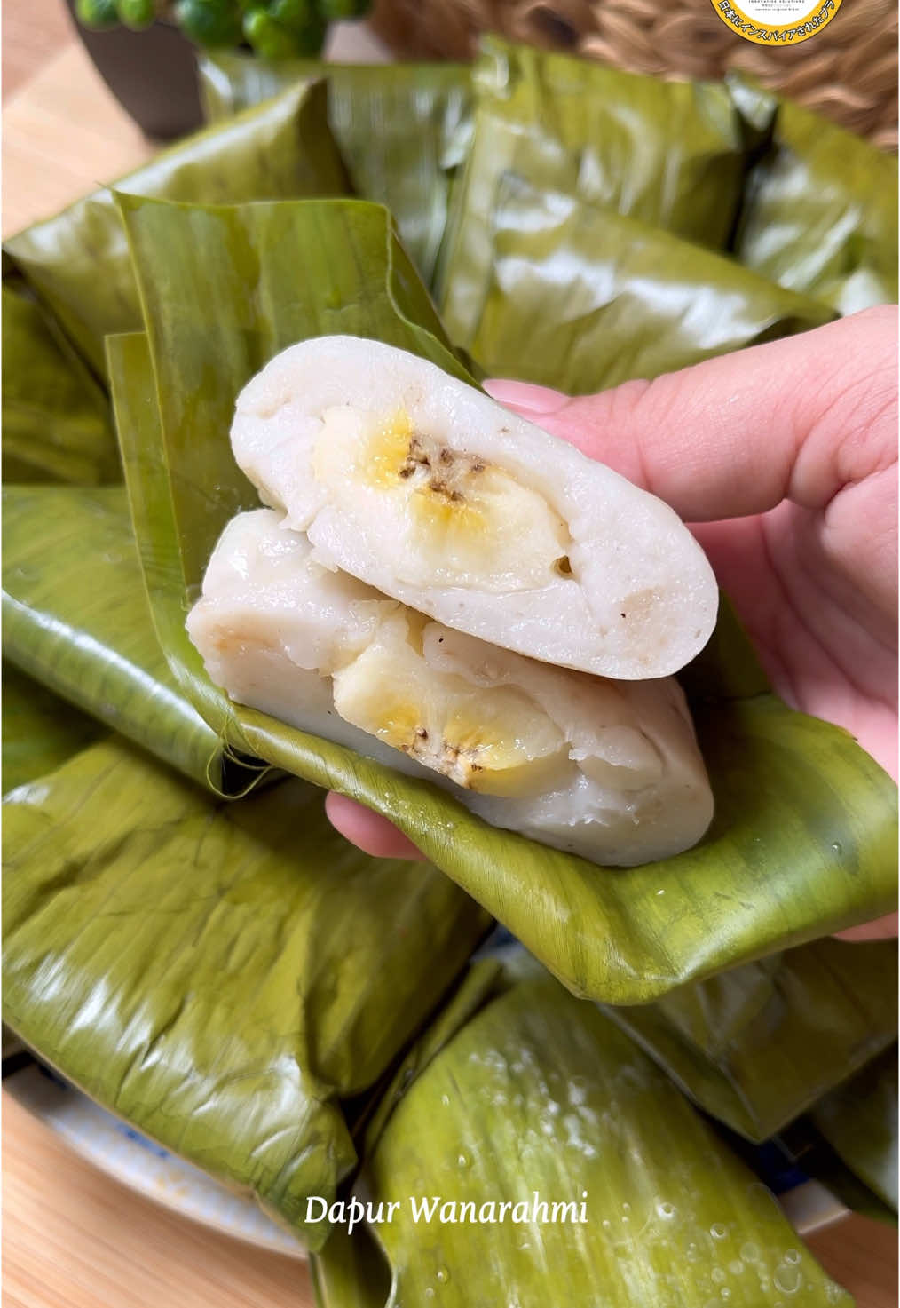 Pisang dalam kulkas kulitnya udah menghitam, pas dikupas ternyata isinya masih bagus banget, yaudah aku bikin kue tradisional aja Nagasari Pisang 🍌NAGASARI PISANG🍌 bahan: pisang kepok matang  250 gr tepung beras  50 gr tepung tapioka  150 gr gula  sejumput garam  850 ml santan daun pandan vanili All cookware by @idealifeonline  untuk resep lainnya bisa cek @IDEALIFEOnline Resep  katalog produk cek @idealifeonline.catalogue  Semua produk bisa di beli di ecommerce kesayangan kalian ya ✨ ✨FOOD STEAMER IL-114C✨ •kapasitas besar 3 layers total 25L (10+10+5) •daya 1300 watt •dengan 2 pemanas •tray mudah dibersihkan •tray bisa di lepas pasang •external water inlet #idealife #idealifeonline #idealifetestimonial #idealiferesep #kuetradisional #nagasari #nagasaripisang #jajananpasar #kuenagasari #kuejadul #dapurwanarahmi 