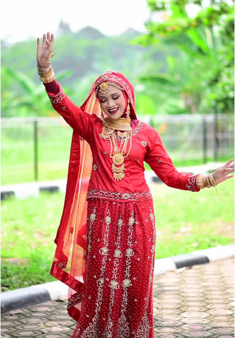 bole chudiyan❤️ yg perna komen minta full ni ku bikin 1menitt hihihi mua @hana.dazeere videography @Tasya Avicennia #bolechudiyan #kareenakapoor #bollywoodsong #bollywood #indiadance #menari