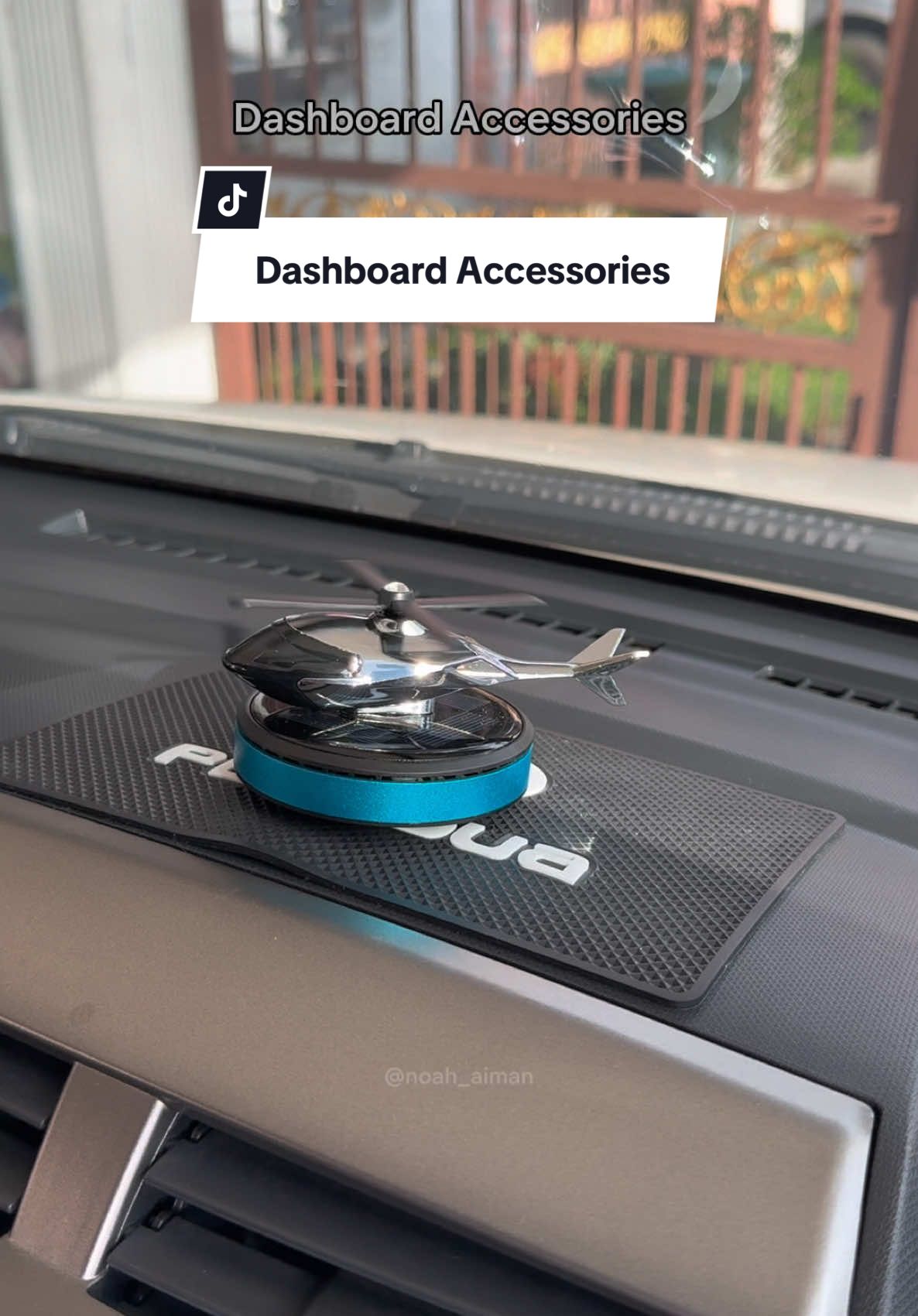 Auto kemas kereta wangi pun wangi tak la kosong sangat dashboard kereta bila letak helicopter hiasan kereta ni . #dashboard #dashboardaccessories #dashboarddecoration #hiasankereta #hiasankeretaviral  #carperfume #accessorieskereta #caraccessories #racuntiktok 